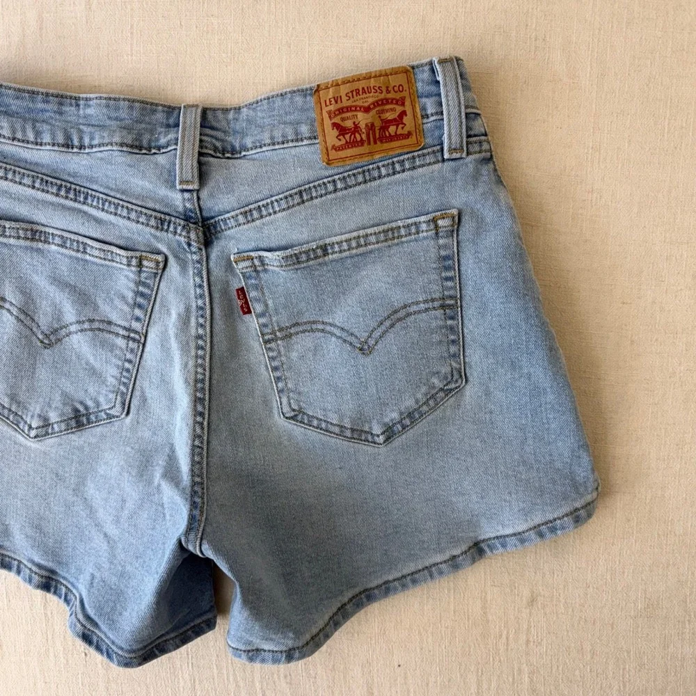 Levi's A-Line High Rise Denim Shorts Women 28 Light Wash Blue